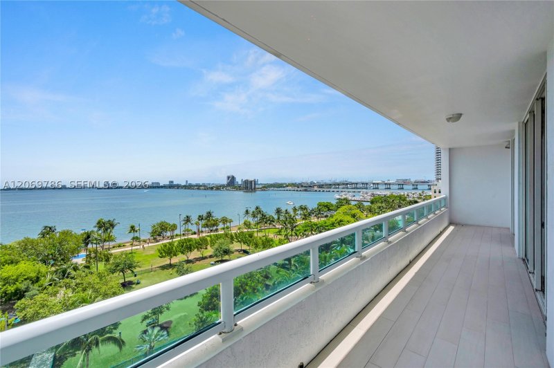 Condo for sale at 1800 Club 809