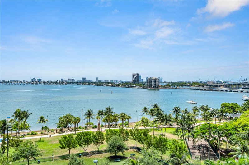Condo for sale at 1800 Club 809