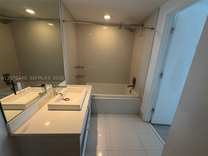 Aluguel de apartamento no Brickell Heights West 2410