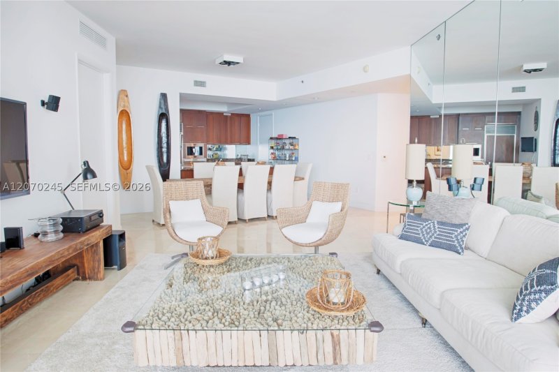 Aluguel de apartamento no Trump Tower Three 2303
