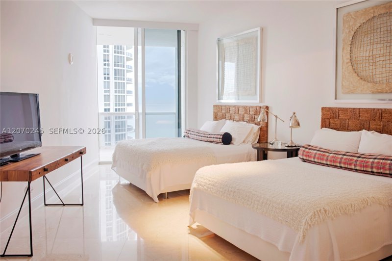 Aluguel de apartamento no Trump Tower Three 2303