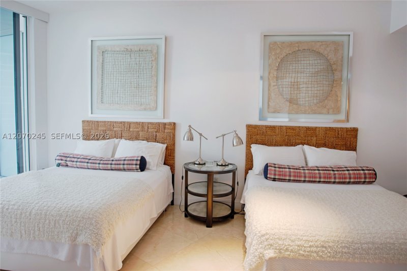 Aluguel de apartamento no Trump Tower Three 2303