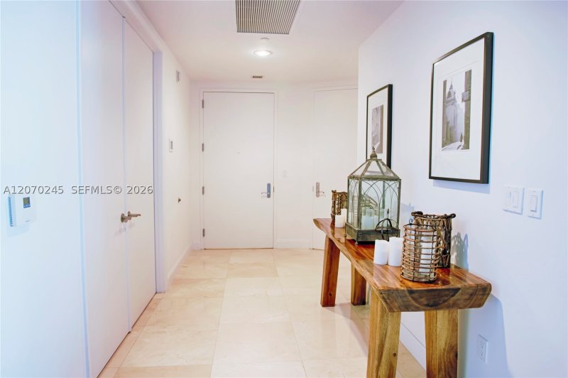 Aluguel de apartamento no Trump Tower Three 2303