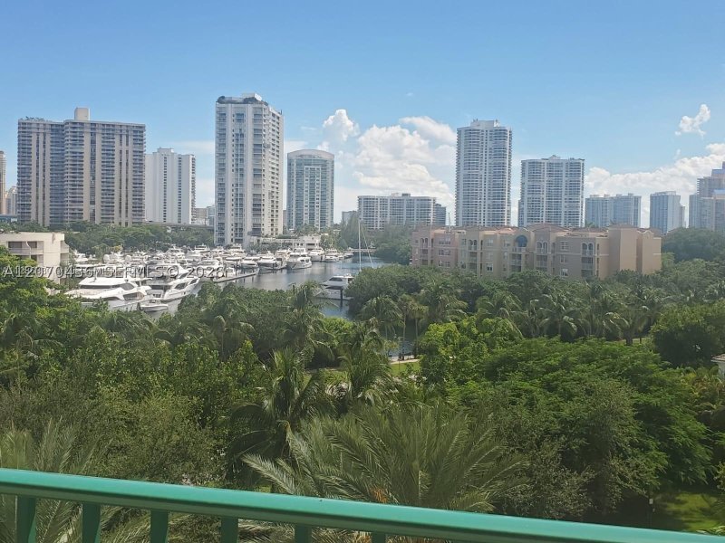 Comprar apartamento en Turnberry Village South 607