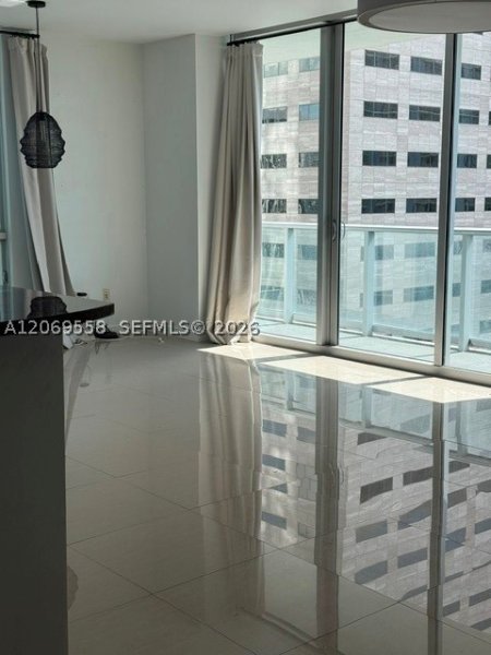Aluguel de apartamento no Met 1 T-2416