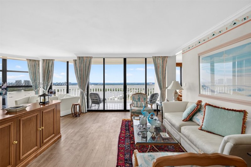 Comprar apartamento no 1000 Williams Island 2911