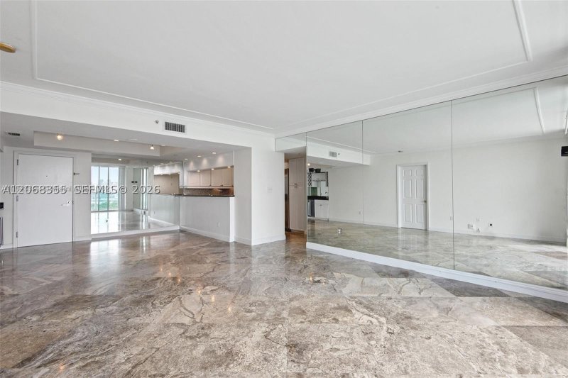 Alquiler de apartamento en Floridian 2307