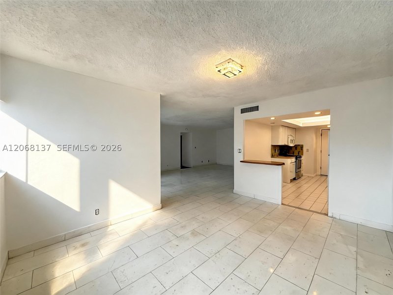 Alquiler de apartamento en La Mer Estates 1206