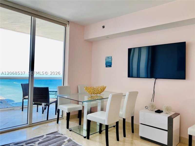 Aluguel de apartamento no Beach Club Two 1912