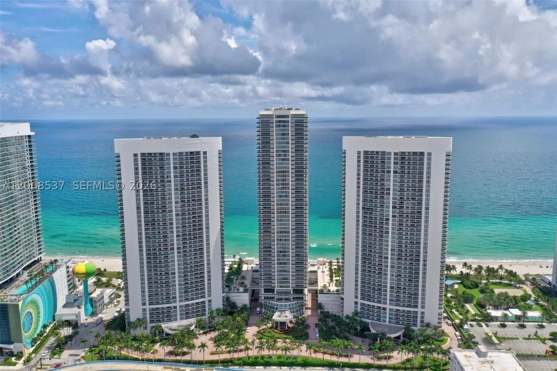 Aluguel de apartamento no Beach Club Two 1912
