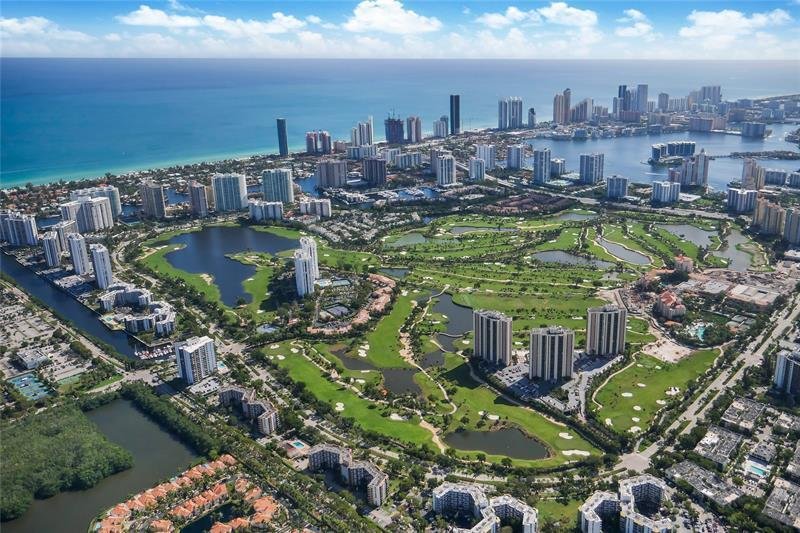 Comprar apartamento no Coronado I 2408