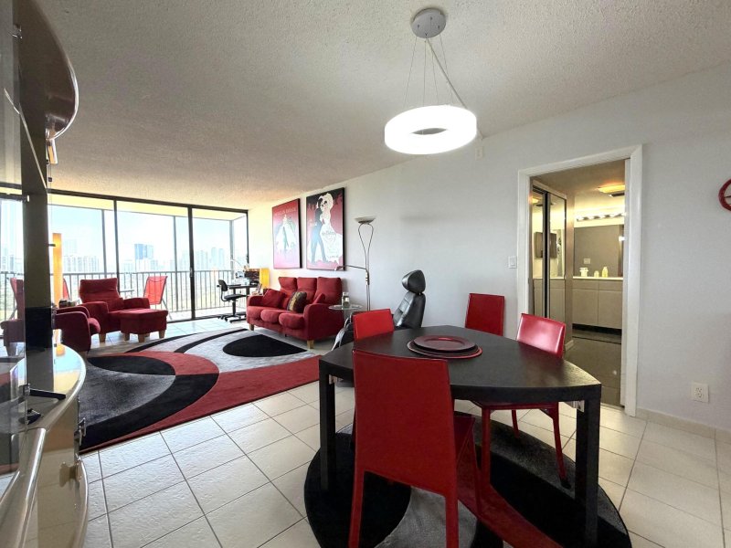 Comprar apartamento no Coronado I 2408