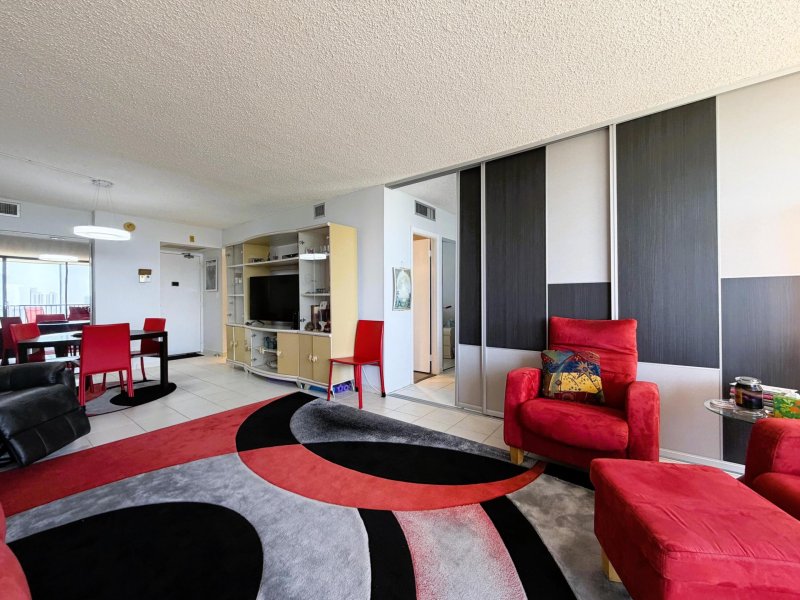 Comprar apartamento no Coronado I 2408