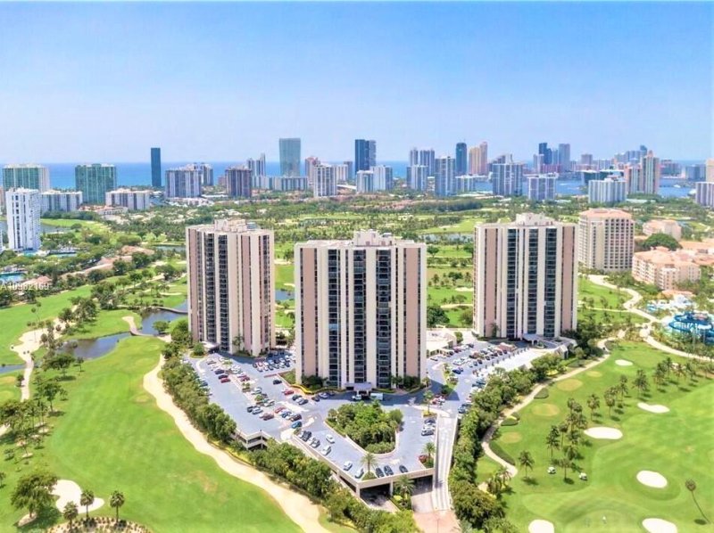 Comprar apartamento no Coronado I 2408