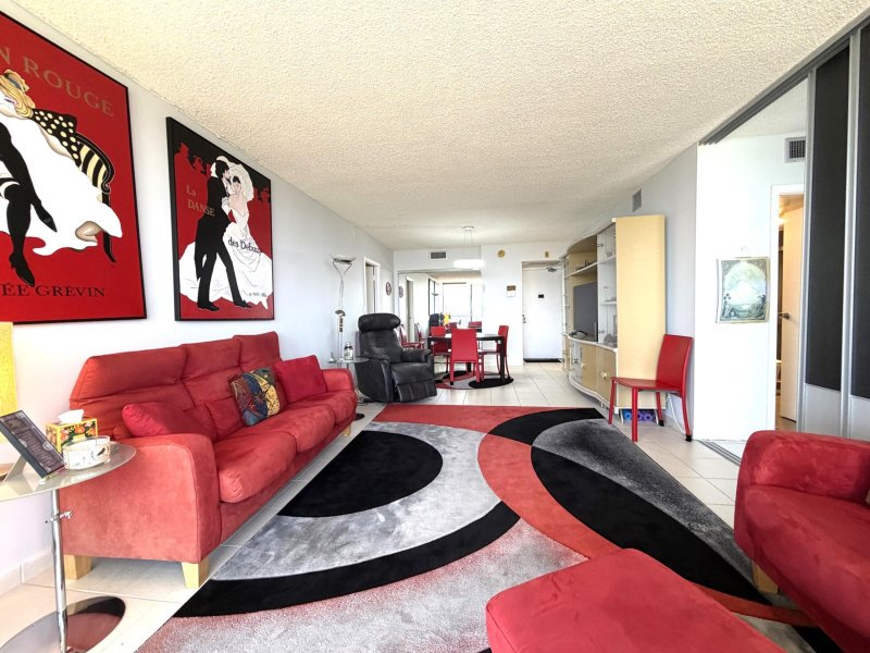 Comprar apartamento no Coronado I 2408