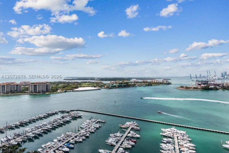 Alquiler de apartamento en Yacht Club at Portofino 2608