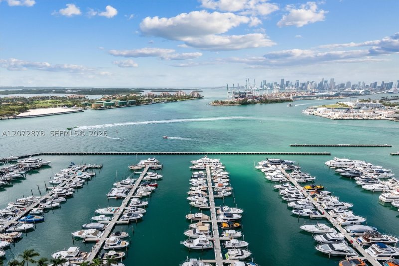 Alquiler de apartamento en Yacht Club at Portofino 2608