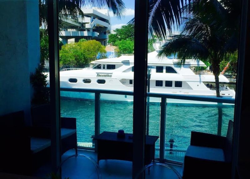 Comprar apartamento no Brickell on the River North 202