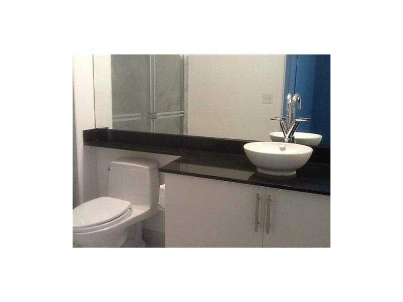 Comprar apartamento no Brickell on the River North 202