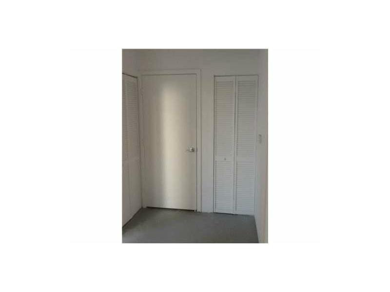 Comprar apartamento no Brickell on the River North 202