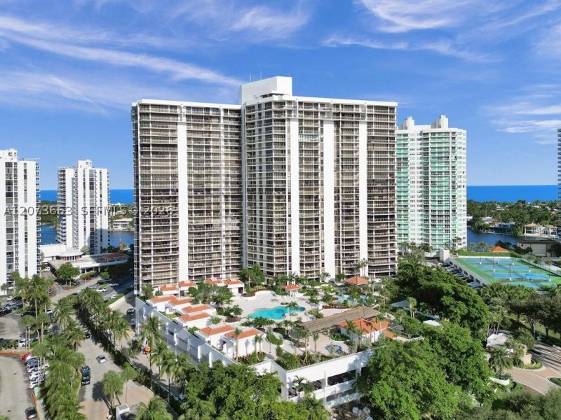 Comprar apartamento no Hamptons West 404
