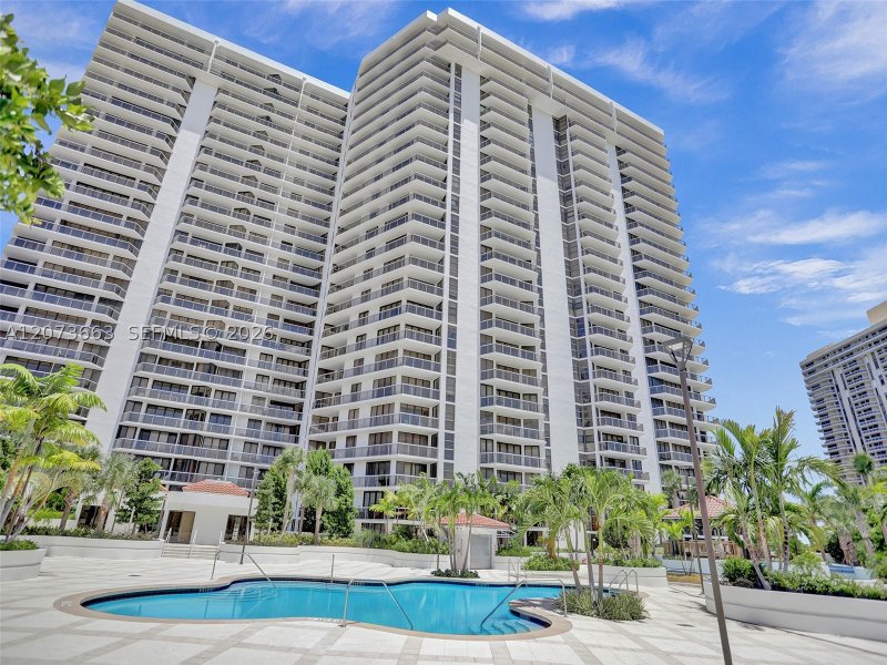 Comprar apartamento no Hamptons West 404