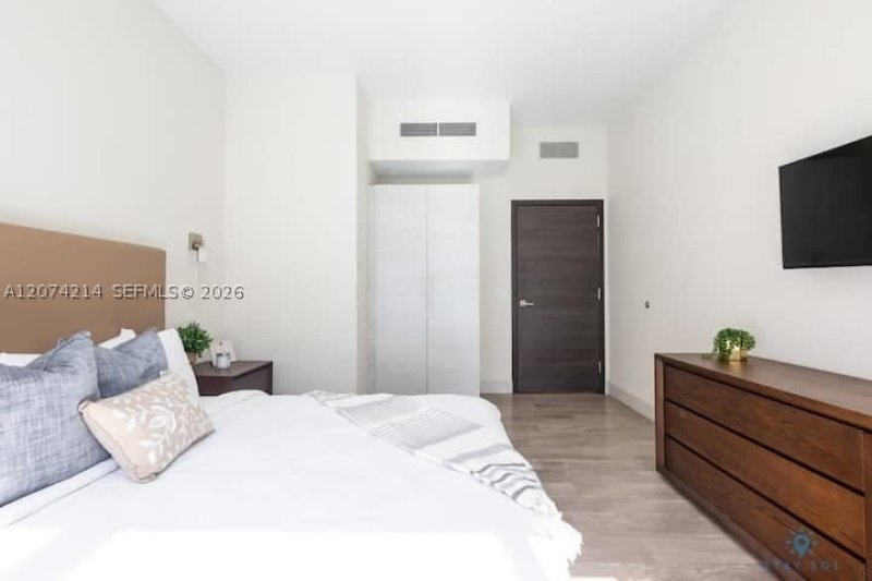 Comprar apartamento no Costa Hollywood N423