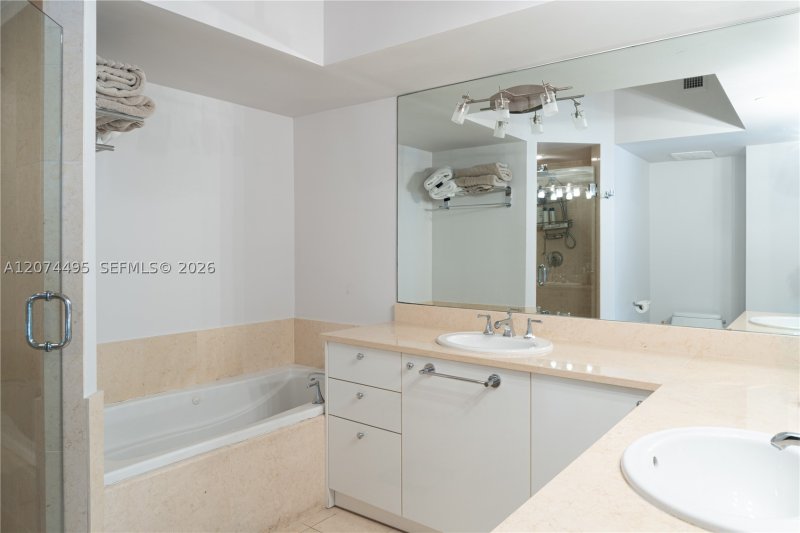 Comprar apartamento no Turnberry Village 307
