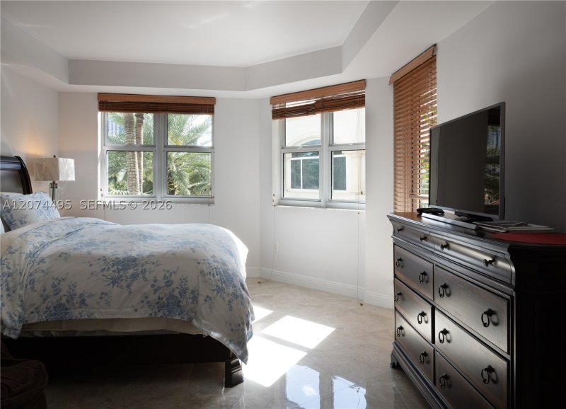 Comprar apartamento no Turnberry Village 307