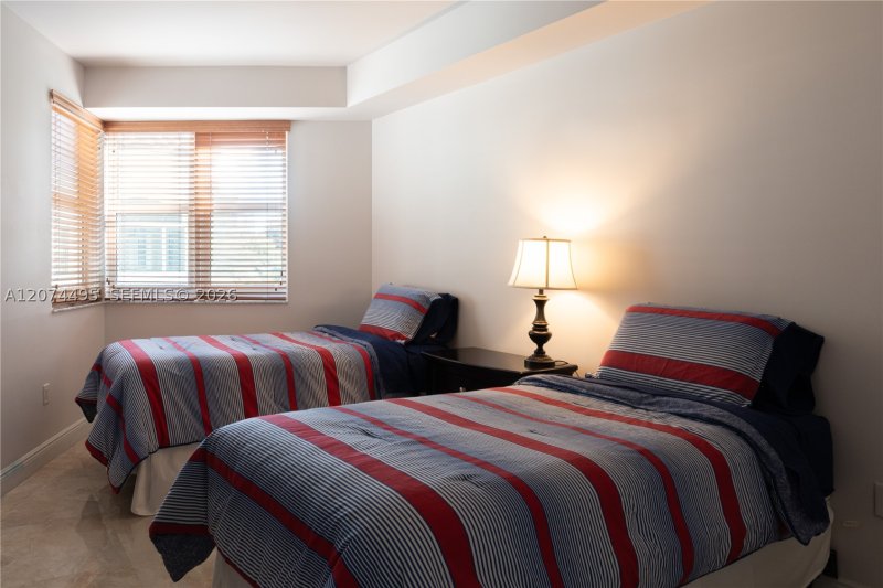 Comprar apartamento no Turnberry Village 307