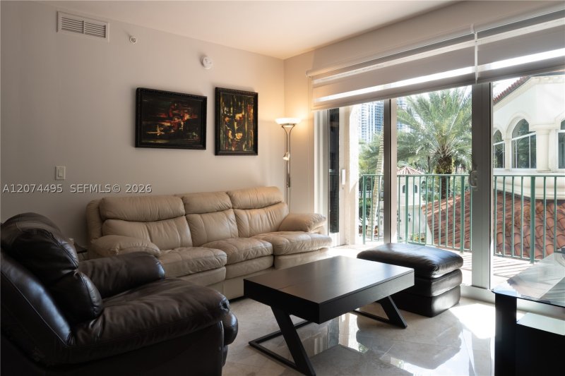 Comprar apartamento no Turnberry Village 307