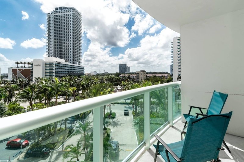 Condo for sale at Tides Hollywood Beach 6T