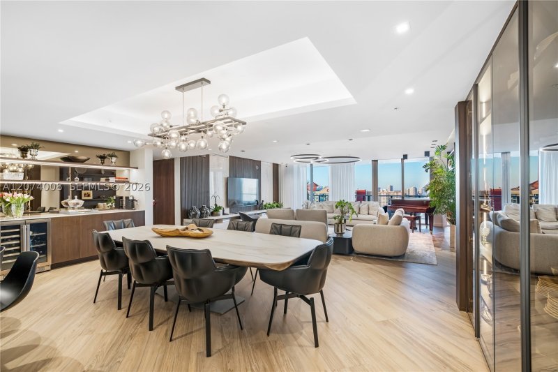 Comprar apartamento no Parque Towers at St. Tropez 5-2403