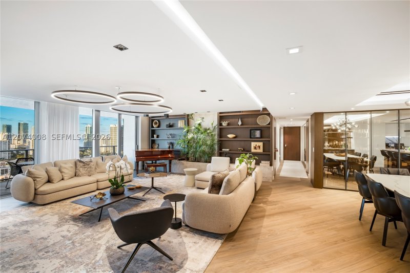 Comprar apartamento no Parque Towers at St. Tropez 5-2403