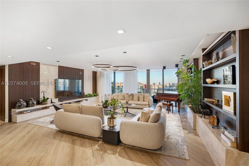 Comprar apartamento no Parque Towers at St. Tropez 5-2403