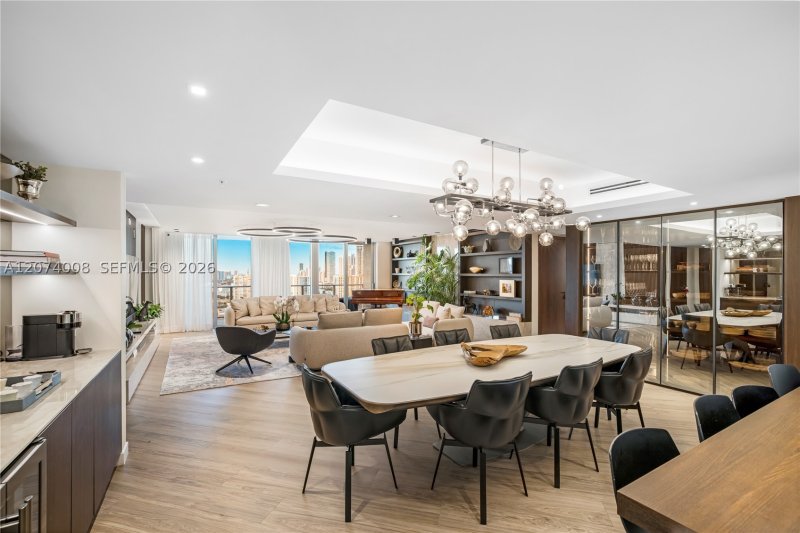Comprar apartamento no Parque Towers at St. Tropez 5-2403