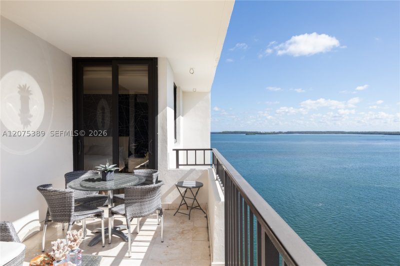 Aluguel de apartamento no Brickell Key One A1207
