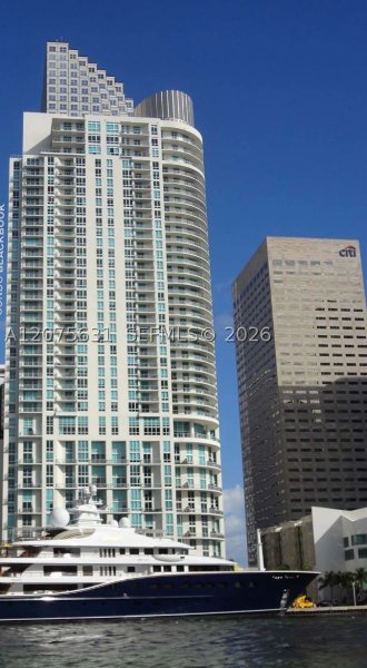 Aluguel de apartamento no Met 1 T-2207