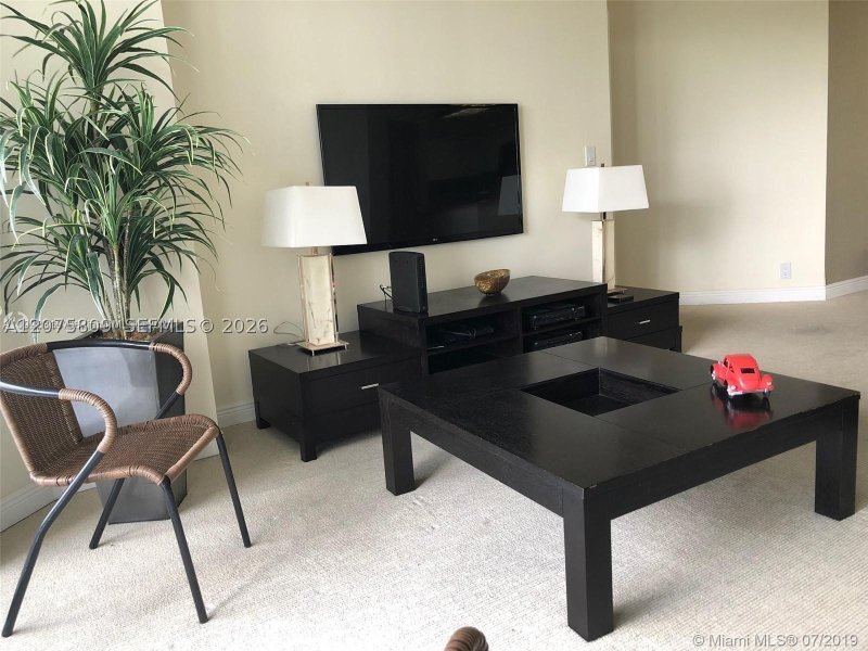 Condo for sale at Mystic Pointe 500 1008