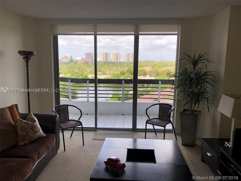 Condo for sale at Mystic Pointe 500 1008