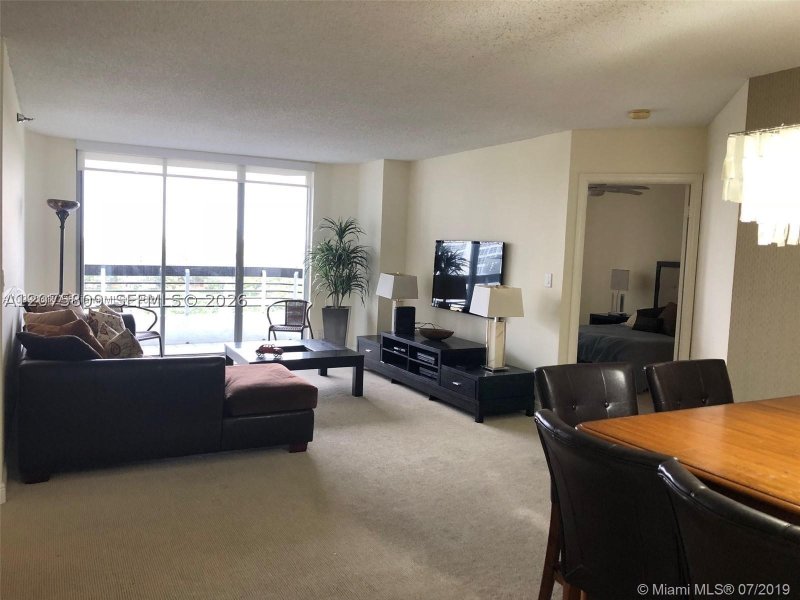 Condo for sale at Mystic Pointe 500 1008
