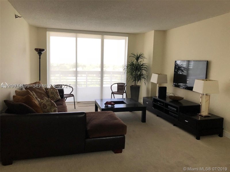 Condo for sale at Mystic Pointe 500 1008