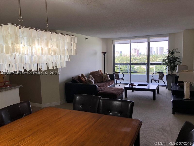 Condo for sale at Mystic Pointe 500 1008
