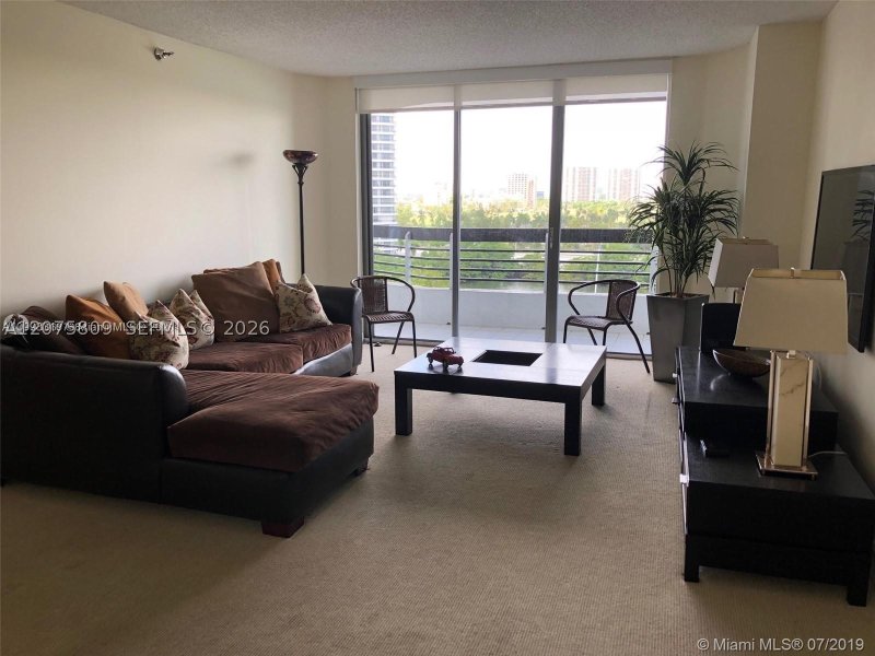 Condo for sale at Mystic Pointe 500 1008