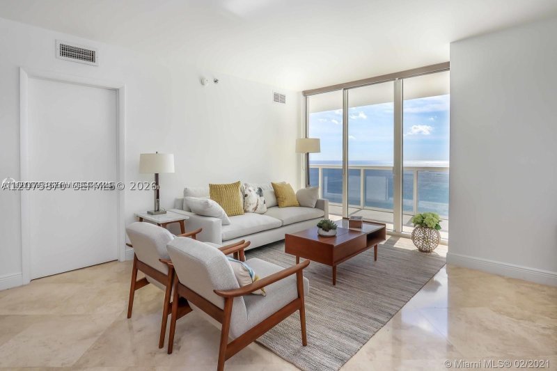 Aluguel de apartamento no Beach Club Two 3704