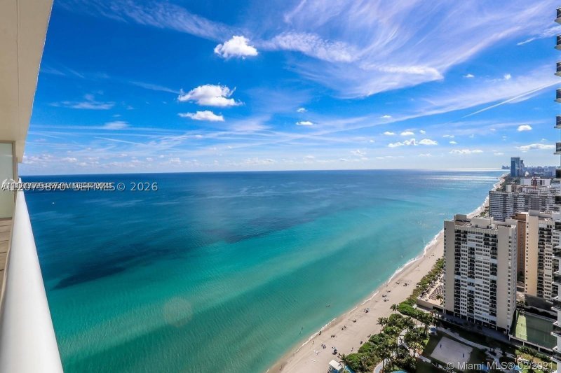 Aluguel de apartamento no Beach Club Two 3704