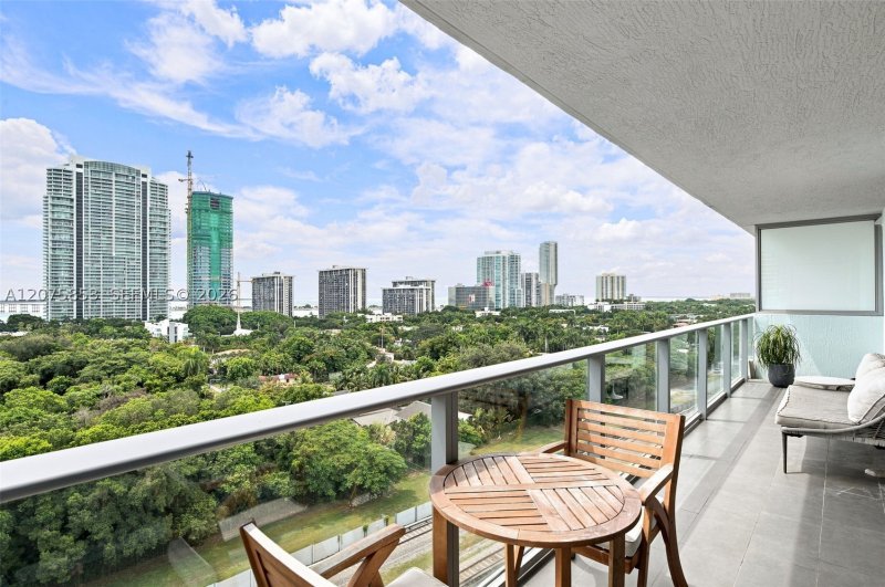 Comprar apartamento no Le Parc at Brickell 1103