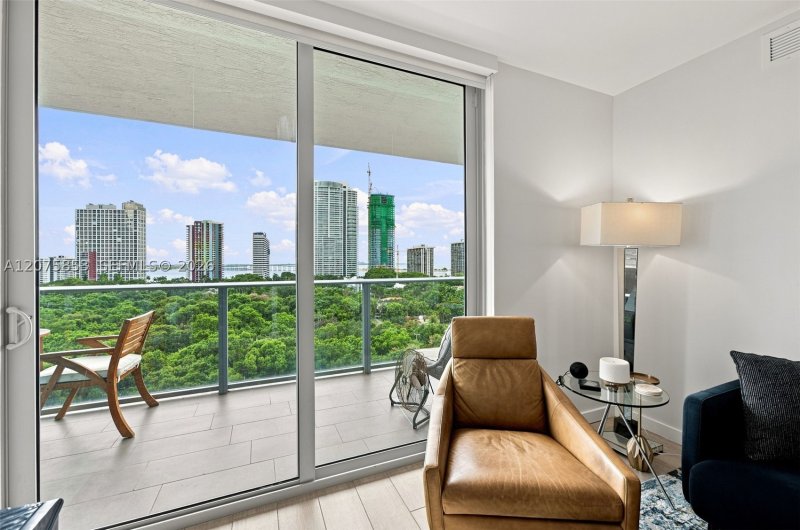 Comprar apartamento no Le Parc at Brickell 1103