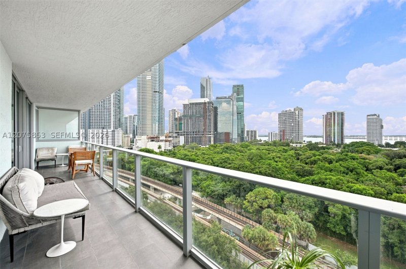 Comprar apartamento no Le Parc at Brickell 1103