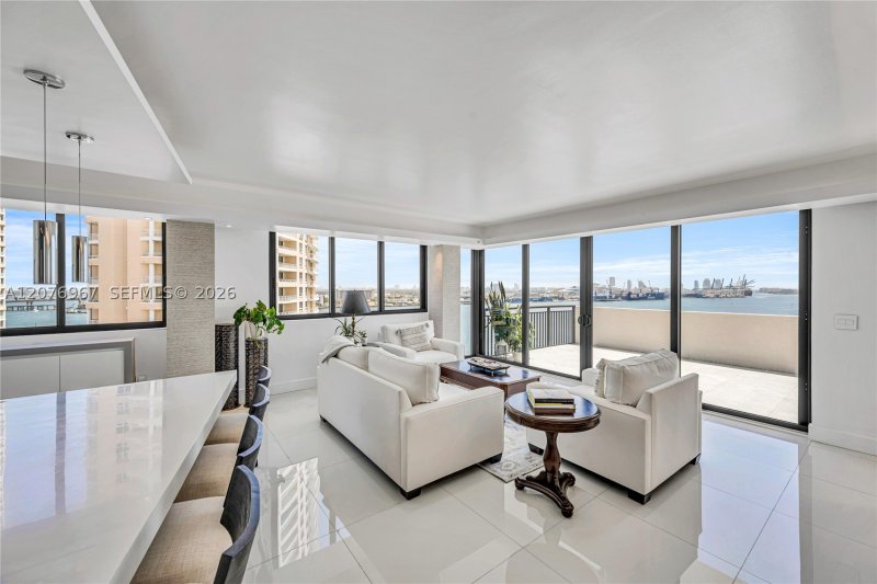 Comprar apartamento no Brickell Key Two 1820